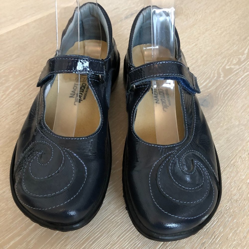 Naot Navy Patent Maryjane with Swirl Design
